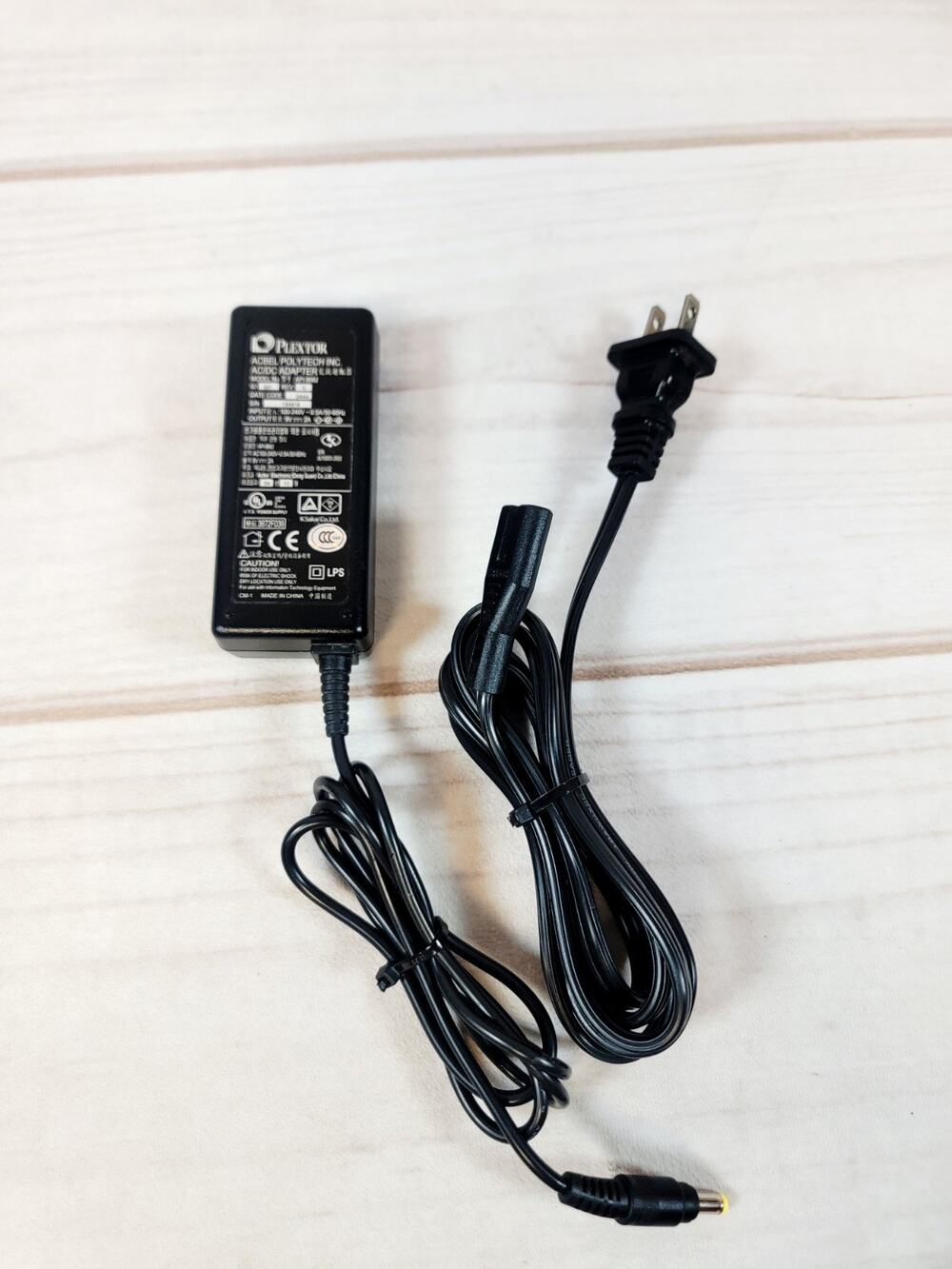 Plextor Universal API-8682 AC Adapter Input 100-240V 50-60Hz Output 9V 2A#